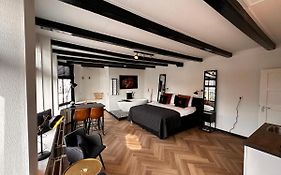 Borrel & Bed Onder Zeil